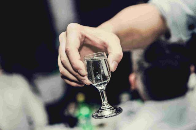 Odtrucie alkoholowe – prawdziwa innowacja czy przejściowa moda?