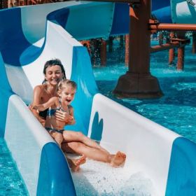 5 powodów, dla których warto udać się do parku wodnego!