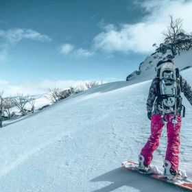 O czym warto pamiętać, ubierając się na snowboard?