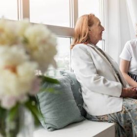 Zrozumieć potrzeby seniorów – rola gerontologii we współczesnym społeczeństwie