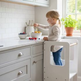 Kitchen Helper – mały pomocnik, duża korzyść. Jak wspierać samodzielność dziecka w kuchni?